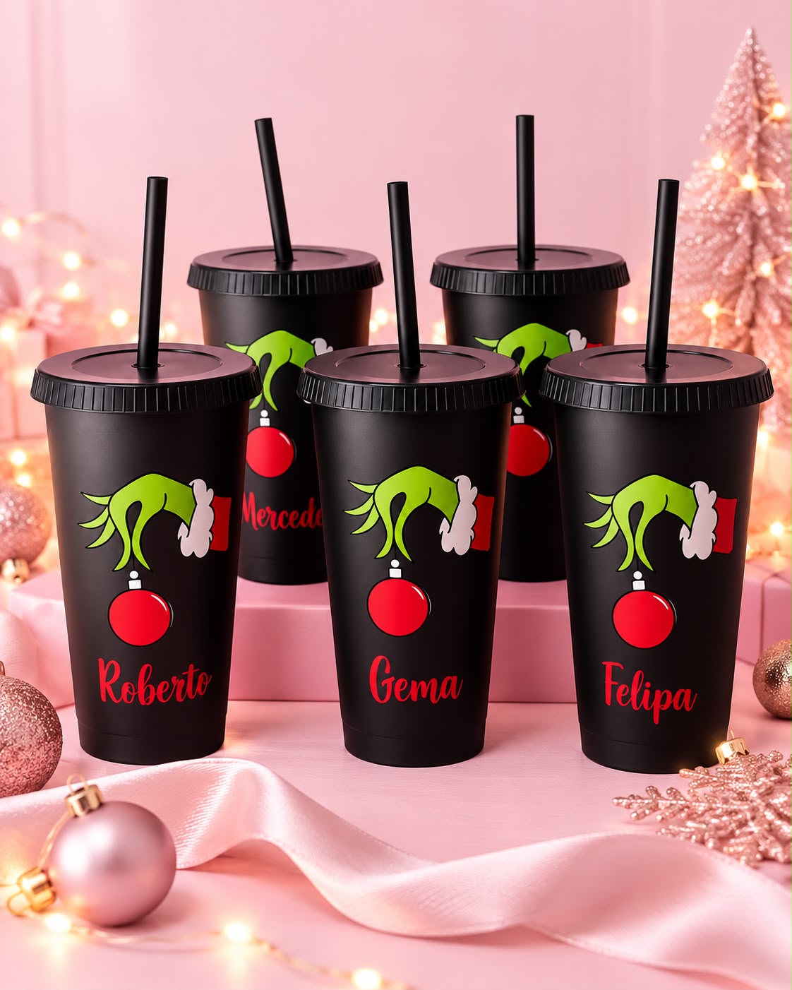 Vasos con pajilla y nombres, diseño navideño